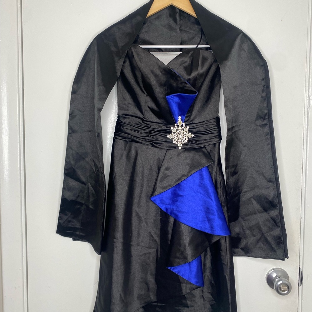 Elegant Black and Blue Strapless Prom Dress with brooch and Shaw
